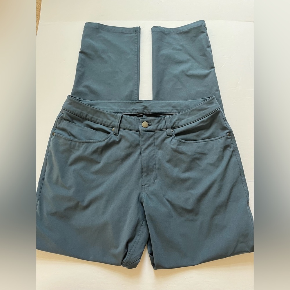 Lululemon ABC classic fit Pants Size 32